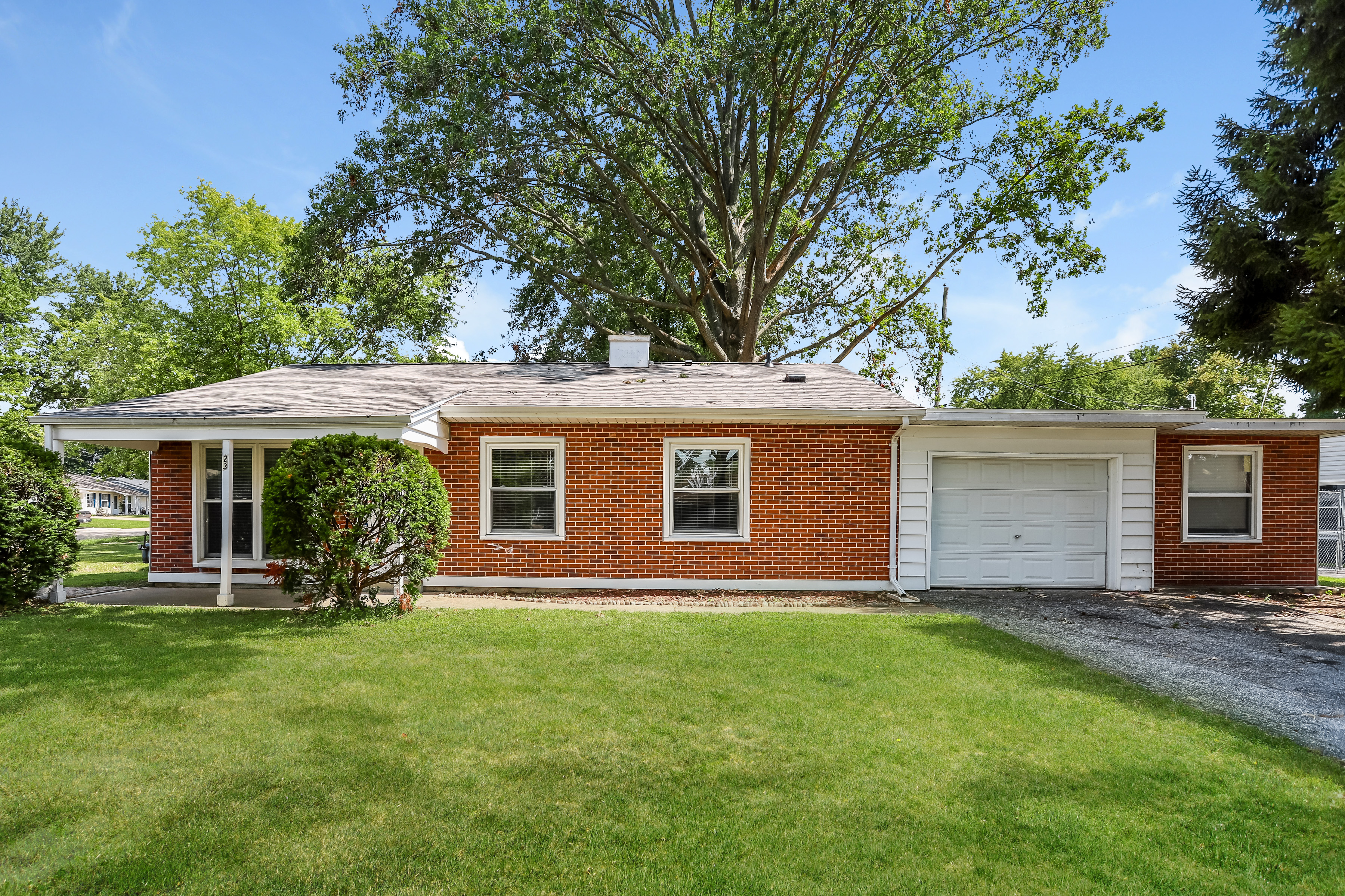 23 JAMESTOWN DR ST PETERS, MO 63376